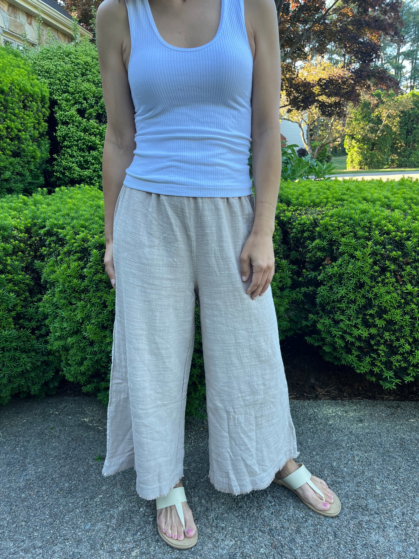 Raw Edge Woven Cropped Pant