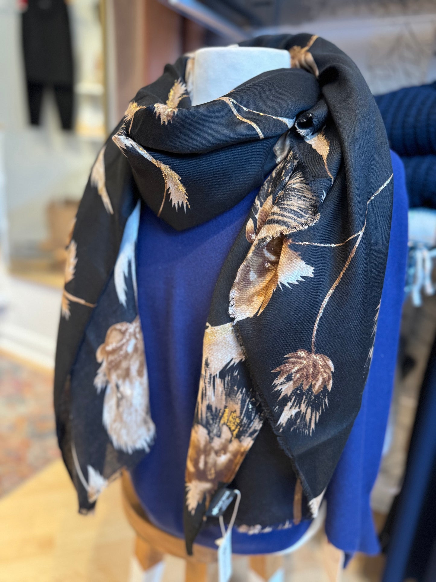 Lightweight Gold Lurex Flower Scarf