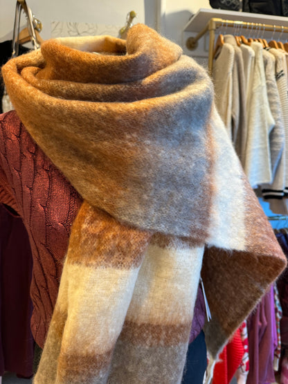 Neutral Wide Fringe Scarf