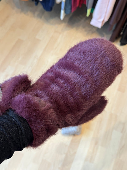 Lux Faux Fur Mittens