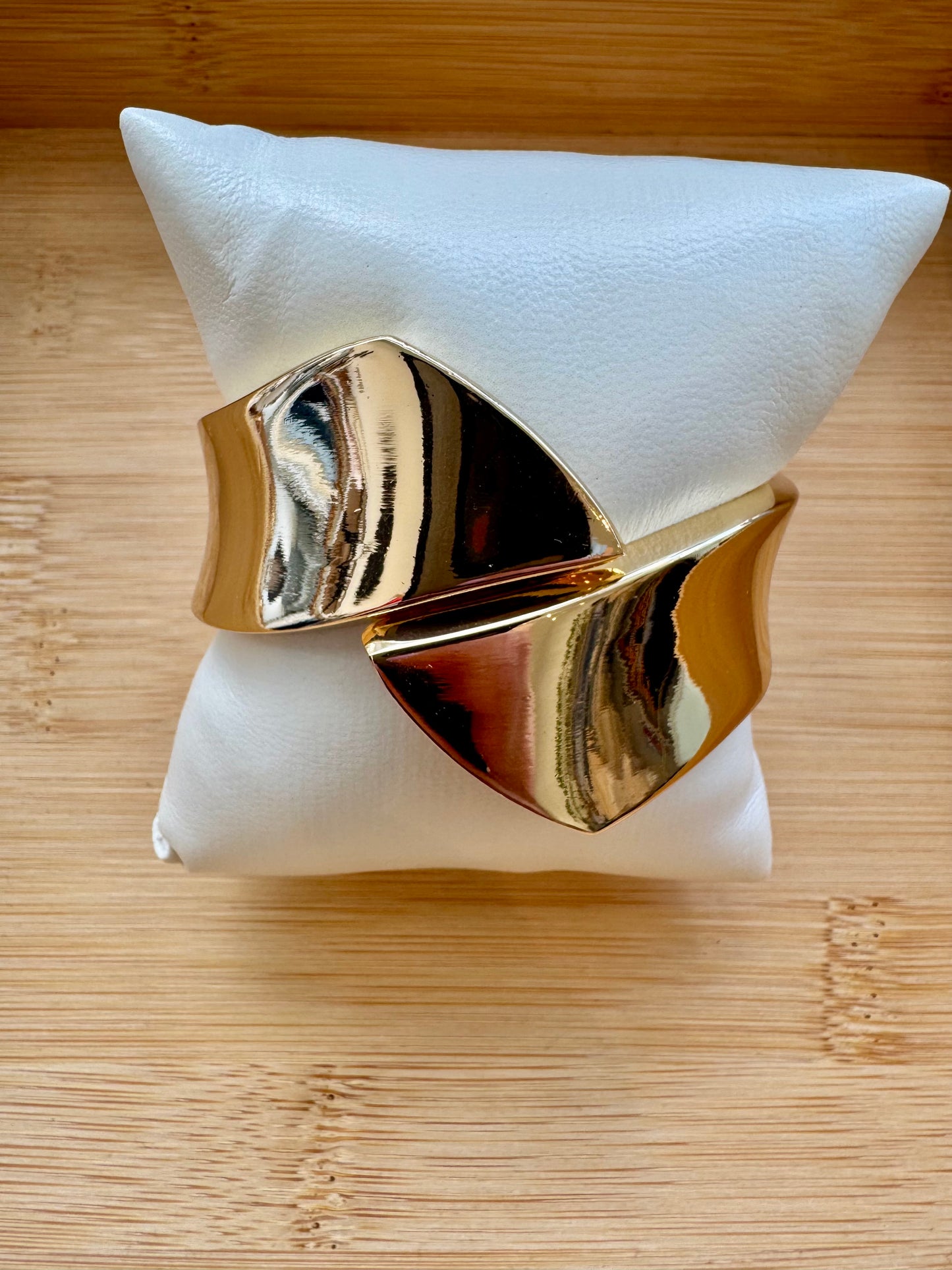 Chunky crossover bangle