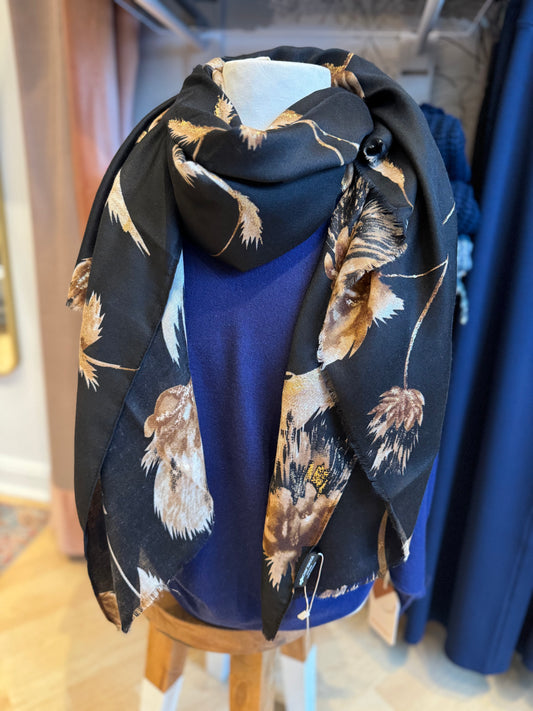 Lightweight Gold Lurex Flower Scarf