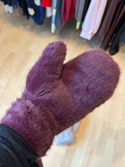 Lux Faux Fur Mittens